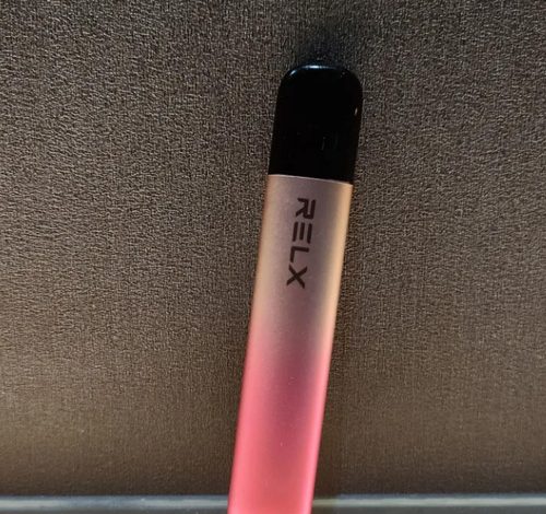 RELX 電子煙生活美學：電競桌搭與下午茶場景下的口感儀式感分享