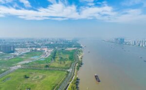 长江十年行│江苏南京：长江水里“捞”清凉，省地省钱更省心